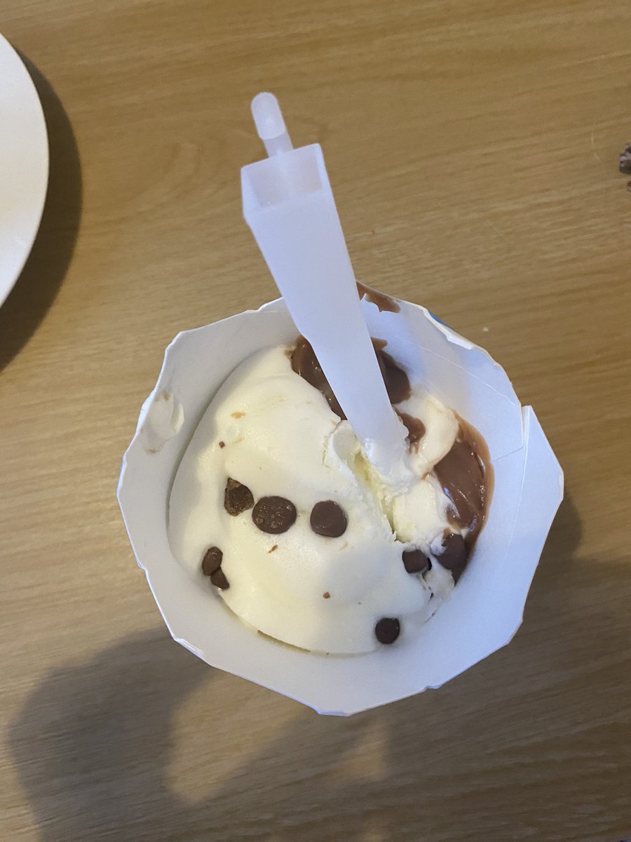 ItsCharlotte_x's tweet photo. @McDonaldsUK some topping with my ice cream would have been nice xx https://t.co/gWCRAqkRSX