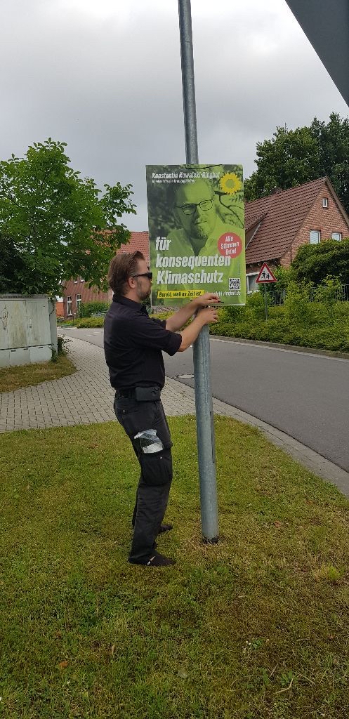 Ki_HH's tweet photo. Ich habe gerade angefangen Plakate für die Kommunalwahl in NDS aufzustellen. 
Ich möchte gerne in den Kreistag Harburg gewählt werden und den Kreis klimaneutral machen.
Erste kleine Schritte.
Muss ja jemand machen. https://t.co/98zHSRWMXP
