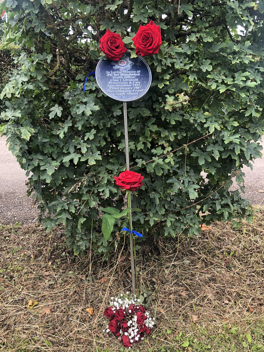 PCSODarrenB's tweet photo. Placed a rose on @LancasterPolice’s Pc Ian Woodward in the presence of his loving family Lin, Dan &amp; Lauren; on his memorial plague situated along The Beat @Nat_Mem_Arb 

Love to all his family #WeRideForThoseWhoDied #COPSSW2021 https://t.co/NktIGavZN0