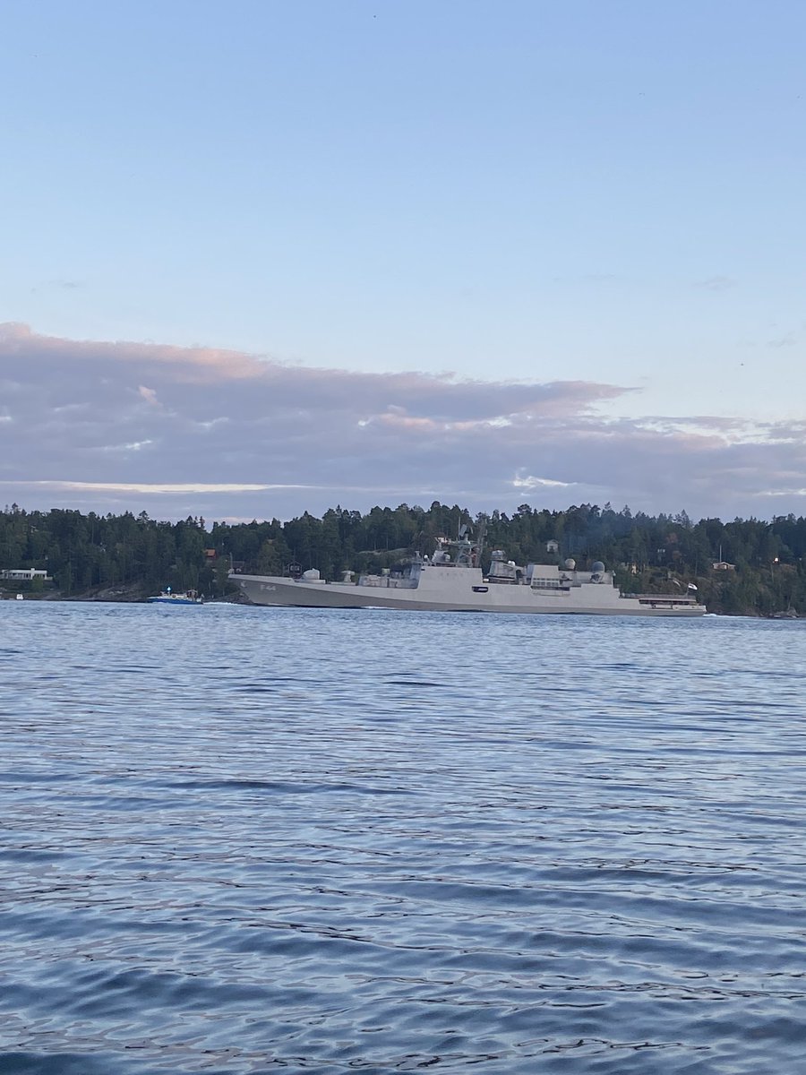 kammarstrateg's tweet photo. Skärgården levererar. #dwinger #yacht #VascoDaGama #f44 #battleaxe #INStabar https://t.co/kY35PVTfhX
