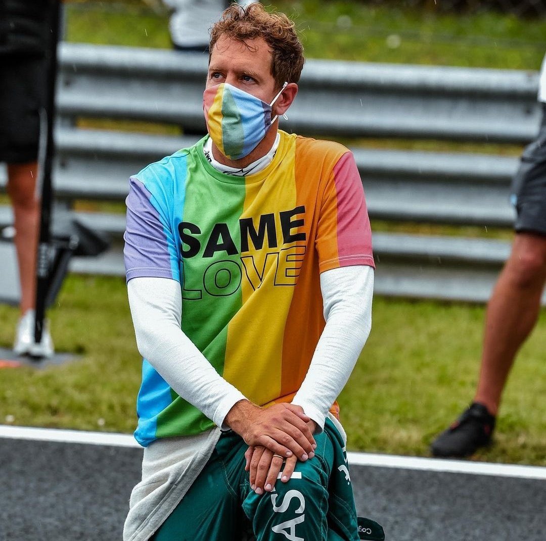 «Squalificatemi, ne sono ben felice»

Ecco cos'ha risposto Vettel alla notizia di essere sotto inchiesta per aver indossato una maglietta arcobaleno prima del GP d'Ungheria per protestare contro le leggi omofobe di Orbàn.

Che campione! 🏳️‍🌈