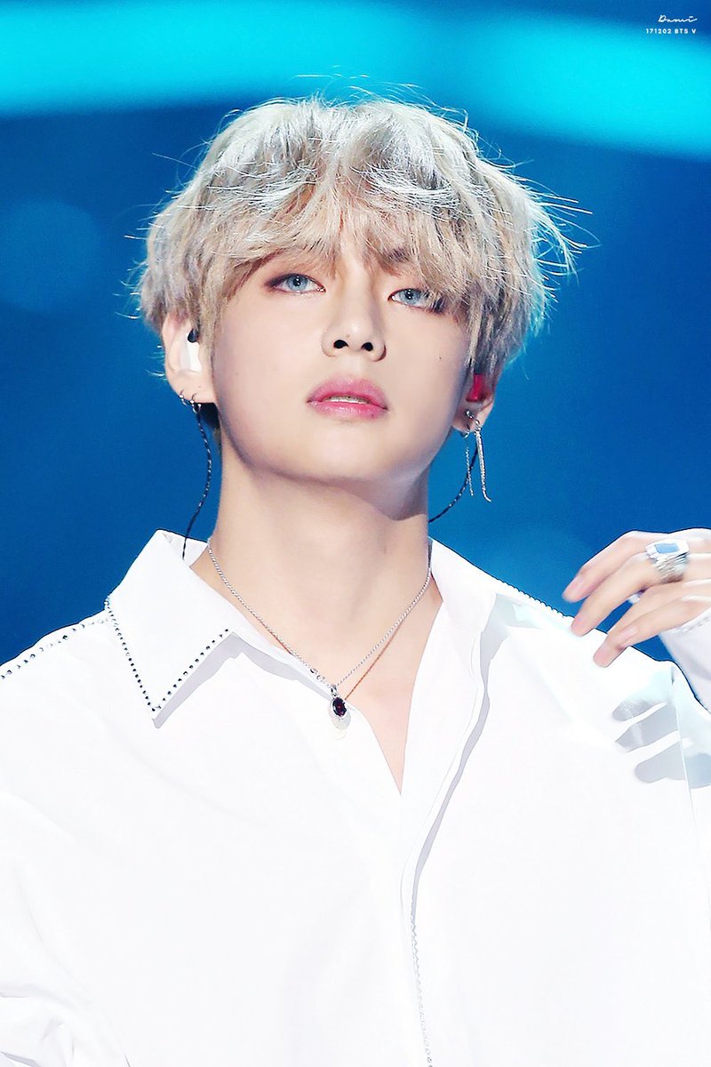 taeflowering's tweet image. superar ex é fácil
difícil é superar esse kim taehyung