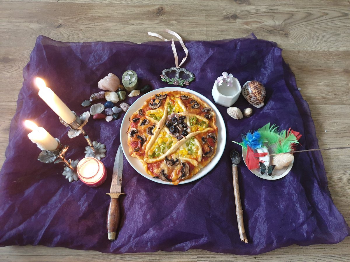 JemFey's tweet photo. #105 Occult food? Mystic pizza. Bake one and show your otherworldly entrée #GISH @annabethgish #gish2021 #teamlemonheads https://t.co/2rXlIiRuOc