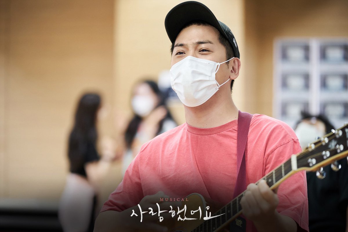 musical_khs's tweet photo. #뮤지컬 #사랑했어요

얼마 남지 않은 개막😉
생동감 넘치는 연습실 현장으로
뮤지컬 <사랑했어요>를 먼저 만나보세요!

사랑을 노래했던 음유시인 故김현식 🎶

#뮤지컬사랑했어요
2021.08.14 개막!
#광림아트센터BBCH홀 https://t.co/Yk9iiquKfJ