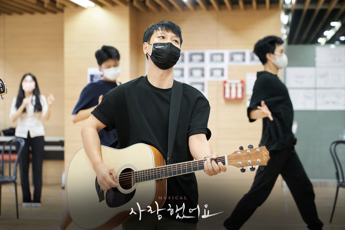 musical_khs's tweet photo. #뮤지컬 #사랑했어요

얼마 남지 않은 개막😉
생동감 넘치는 연습실 현장으로
뮤지컬 <사랑했어요>를 먼저 만나보세요!

사랑을 노래했던 음유시인 故김현식 🎶

#뮤지컬사랑했어요
2021.08.14 개막!
#광림아트센터BBCH홀 https://t.co/IlN9QIdBdd