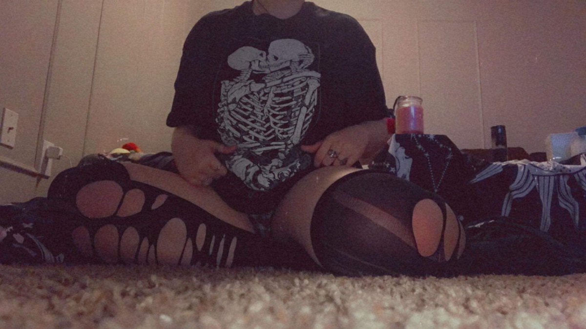 bunnywithabutt's tweet photo. Feeling like I need to get dicked down hard in my new cute clothes 🥺

#nsfw #adultsonly #porn #sexy #bigthighs #onlyfans https://t.co/t6xwlIcFi7