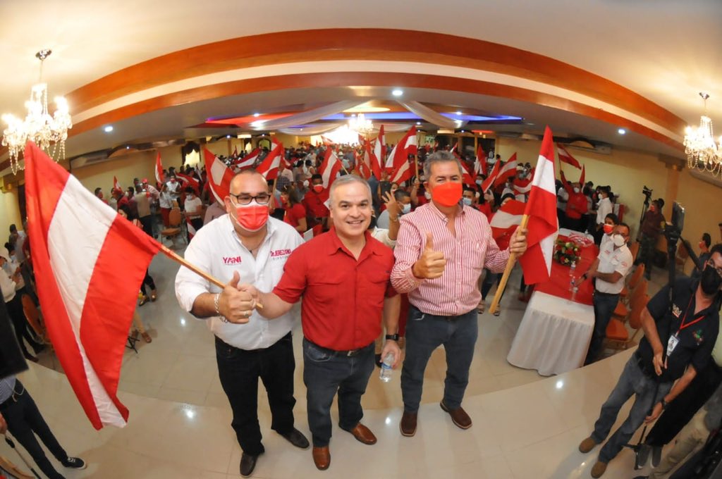 yanirosenthal's tweet photo. Gracias Sta. Bárbara por el gran recibimiento de hoy. Les reitero: Mis prioridades y compromisos con ustedes son son la creación de empleos, reducción de costos de servicios públicos y el incremento de los ingresos de la familia hondureña. Acabaremos con la #PesadillaCachureca. https://t.co/jCm6GD8jWE