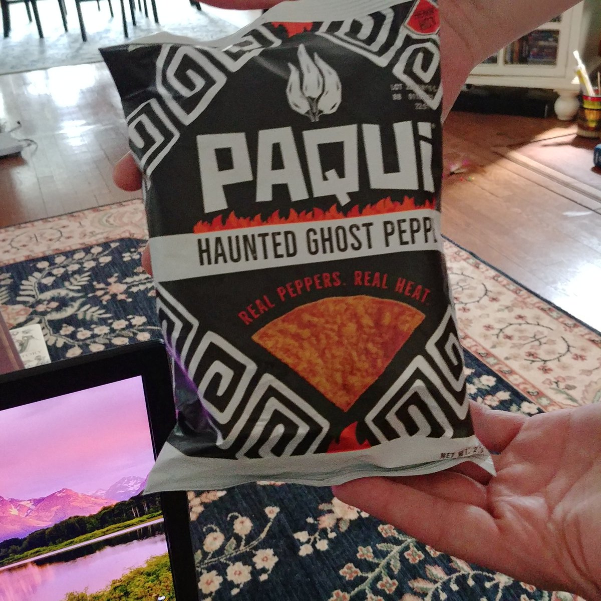 ViciousSarr's tweet image. Tried what is suppose to be a HOT chip. Mouth feels fine. If they had flavour I might have ate more than one. #HotFoods #Spicy #SpicyChips