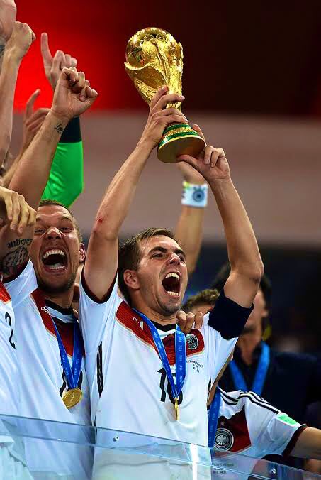 RoseAndIce's tweet photo. Phillip Lahm’s career stats

• 765 games 
• 27 goals 
• 94 assists 
• 0 Red cards
• 1 World cup 
• 1 German footballer of the year 
• 8 Bundesliga title 
• 6 Pokal cup 
• 1 FIFA Club world cup
• 1 UEFA super cup  
• 3 German super cup 

The greatest RB of all time https://t.co/P37VDtIk2h