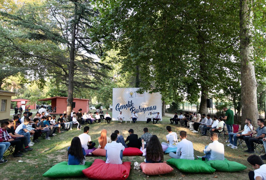 Sanayi ve Teknoloji Bakanımız Sayın Mustafa Varank’ın katılımlarıyla Yalova gençlik buluşmamızı gerçekleştirdik. Kıymetli Bakanımızla Sanayi ve Teknoloji alanında Türkiye’deki son gelişmeleri konuşup kendisinden çok değerli bilgiler aldık.