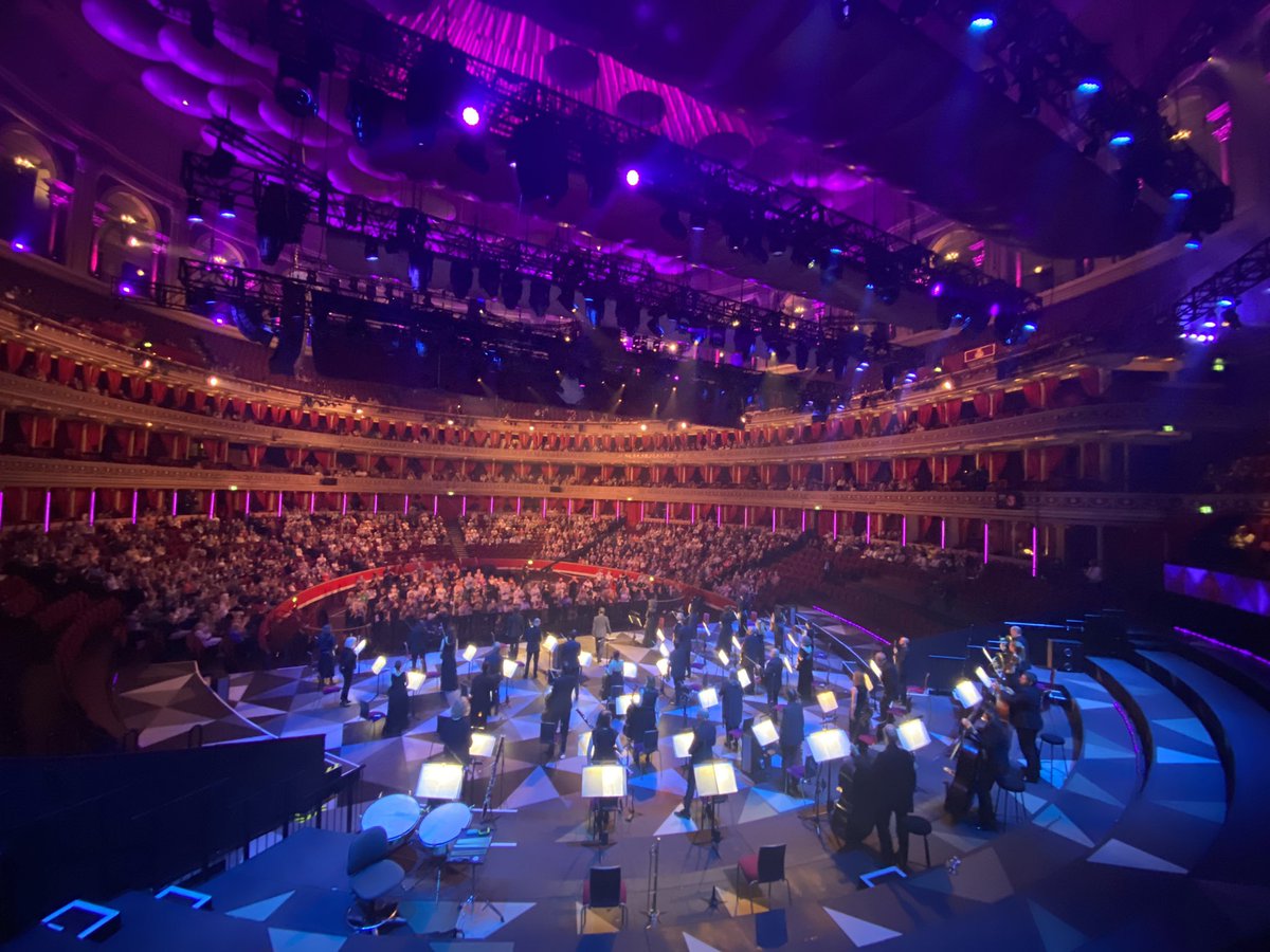 KlimekJulia's tweet photo. Good to be back @bbcproms in the @RoyalAlbertHall listening to Mozart’s Symphonies No.39-41. What a charming and magnetic conductor Maxim Emelyanychev. https://t.co/4biKHQH6RP