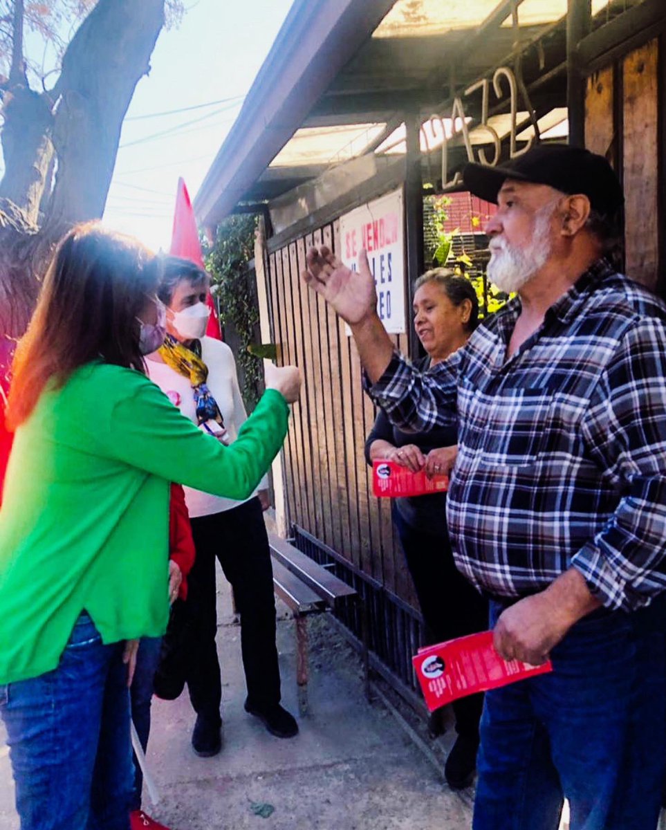 EstoyConPaula's tweet photo. [1/2] Desde #Peñalolén @PaulaNarvaezO comprometida con un Estado que fortalezca la vida en comunidad y donde las personas sean la principal preocupación! 💜
￼
#PaulaPresidenta https://t.co/9UuqFAwJjf