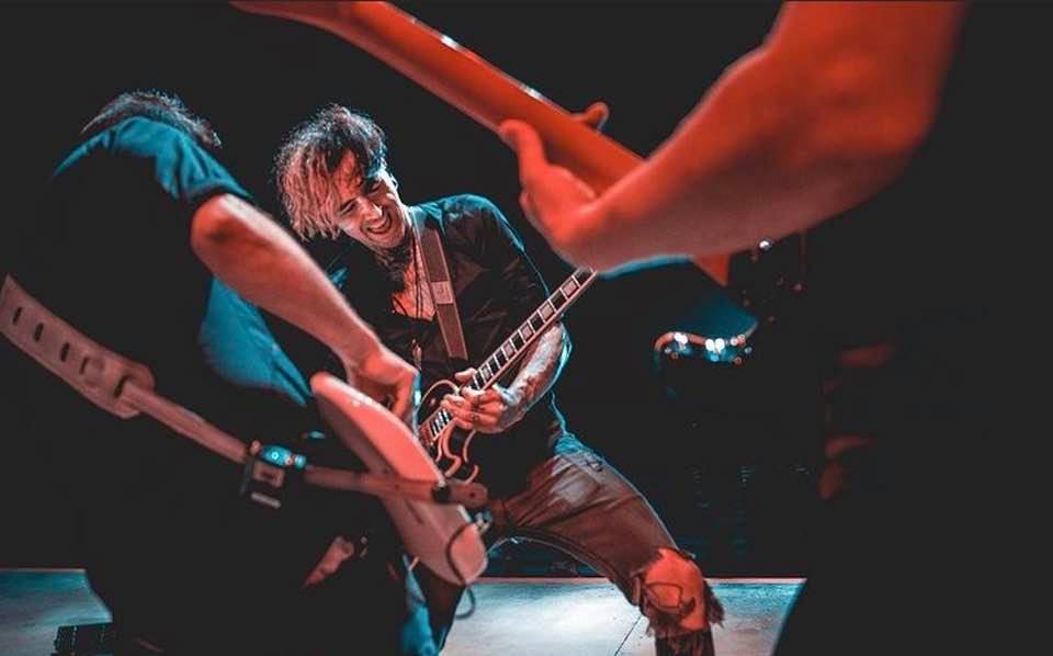 M_R_Junkies's tweet photo. #MichaelRayJunkies i'd like to introduce Eddie Castineira, one of the newest guitar players to the #MichaelRayBand. Some of y'all have been to a show recently and have seen him play and might have actually met him. Welcome to the family Eddie!! #MichaelRay π·: Garrett Rizan https://t.co/GfzJ7yWOGp