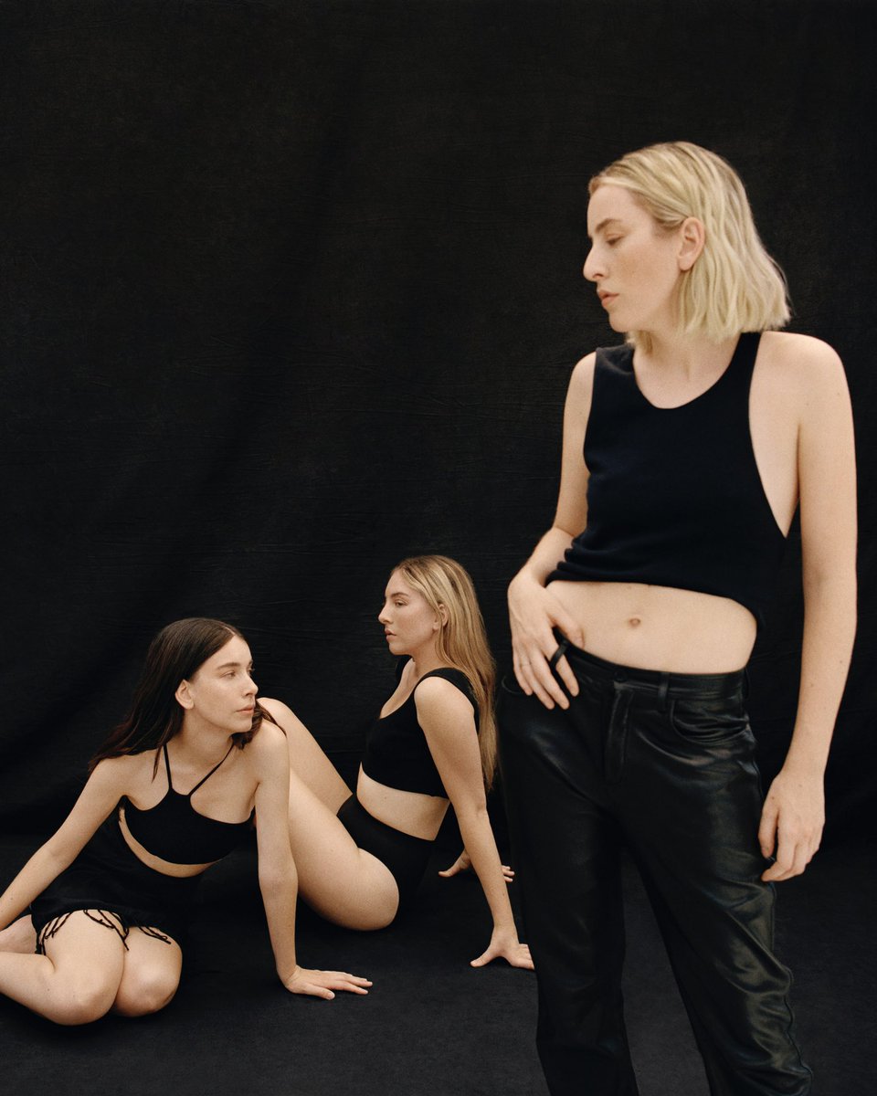 umusic's tweet photo. happy #NationalSistersDay to all our amazing sister groups! 👯♀️✨
get tix to see @thebeachesband sisters on their #FutureLoversTour 2022 ❤️💛💚💙
— https://t.co/ubDWzK7tKi
#TheBeaches #CommandSisters #HAIM https://t.co/d1eVLNHh0b