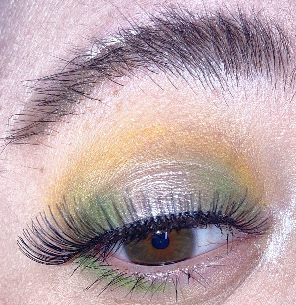 Makeup_Hannah15's tweet photo. Green π & yellow π halo πΌπ» eyeshadow look! π#motdπ #eyelookoftheday #greeneyeshadow #yelloweyeshadow #whiteshimmereyeshadow #boldlashes #simplebrows #makeupismypassion https://t.co/T3k9OyauRZ