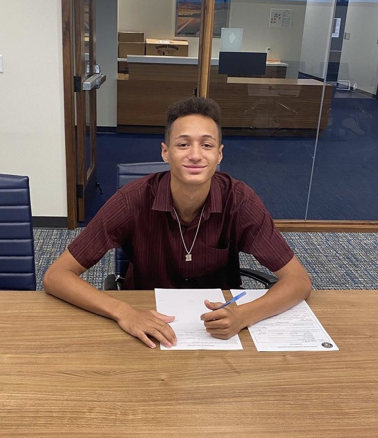 NWSMG's tweet image. It is with great pleasure that we introduce our newest client and member of the #NWSMGFam.

From 10 years old with @NWFutures, transitioning to @BaumBatNW, we are so thrilled and excited to bring Caden Vire on board!

@MochaMan44 @Brewers #ThisIsMyCrew @skyviewbaseball