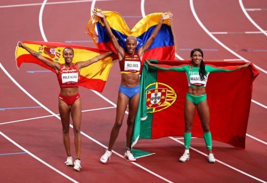 HelenaVillarO's tweet photo. Reinas ❤️ https://t.co/OJjNgPrO8E