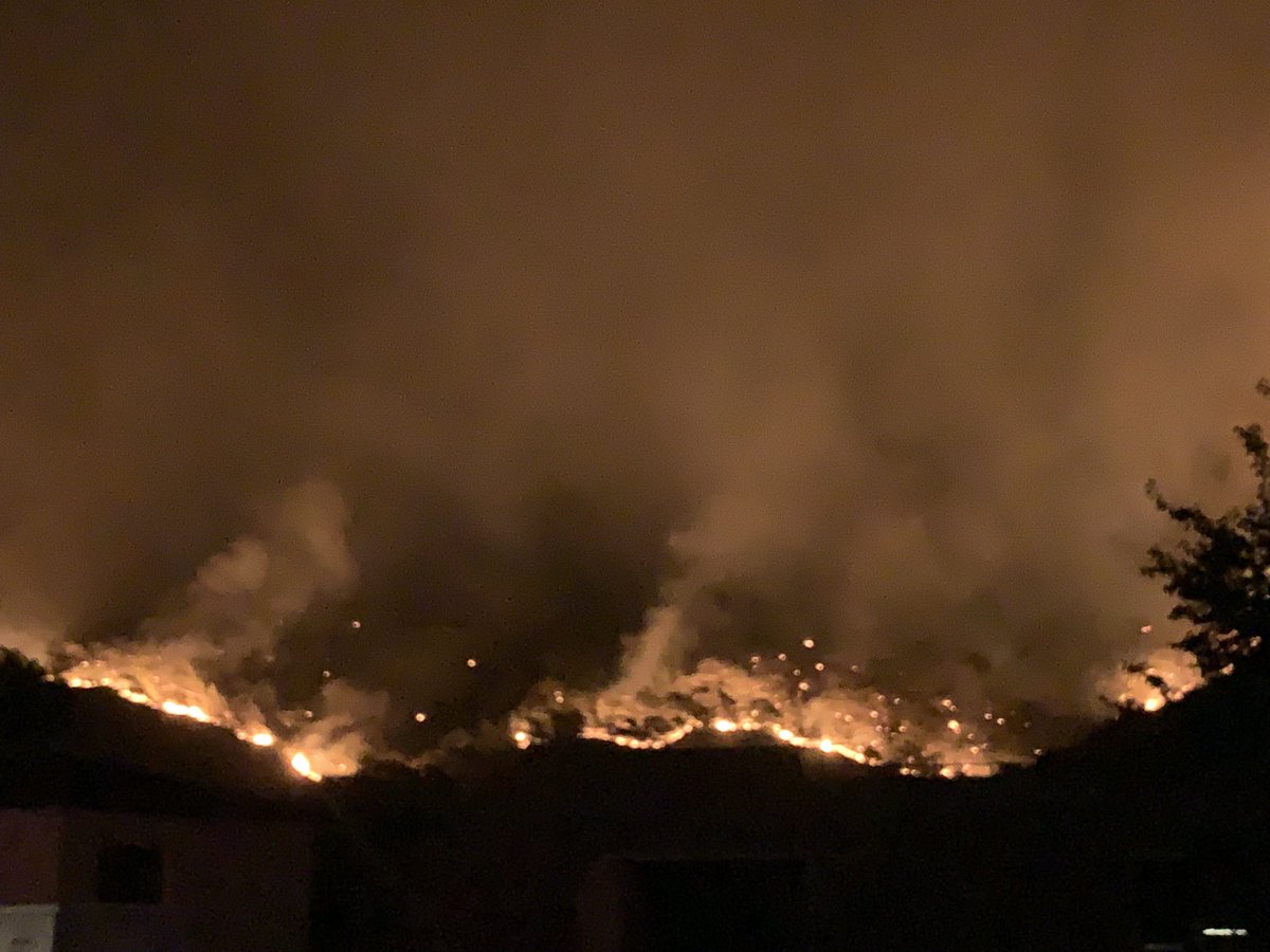 Akıl tutulması yaşıyorum şuan gördüklerim karşısında nolur birileri yardım etsinnn artık nolurrr #MarmarisYangını #MarmarisYaniyor