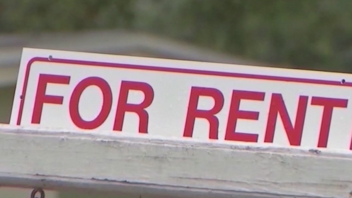 FOX2News's tweet photo. Tenants prepare for unknown as eviction moratorium ends https://t.co/3y9znI8LGr https://t.co/Pm5M6yb0Kd