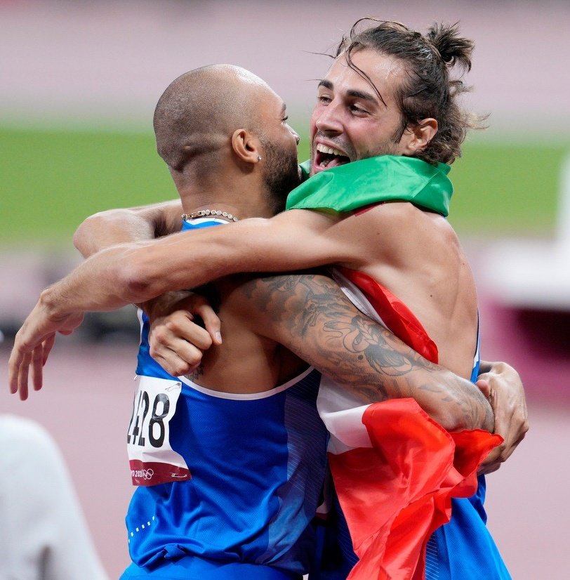_gianespo's tweet photo. Quando si dice una giornata d'oro! 🇮🇹🥇 #Jacobs #Tamberi #Tokio2020 #ItaliaTeam #Gold #100metri #saltoinalto https://t.co/C4YqbZTaZ7
