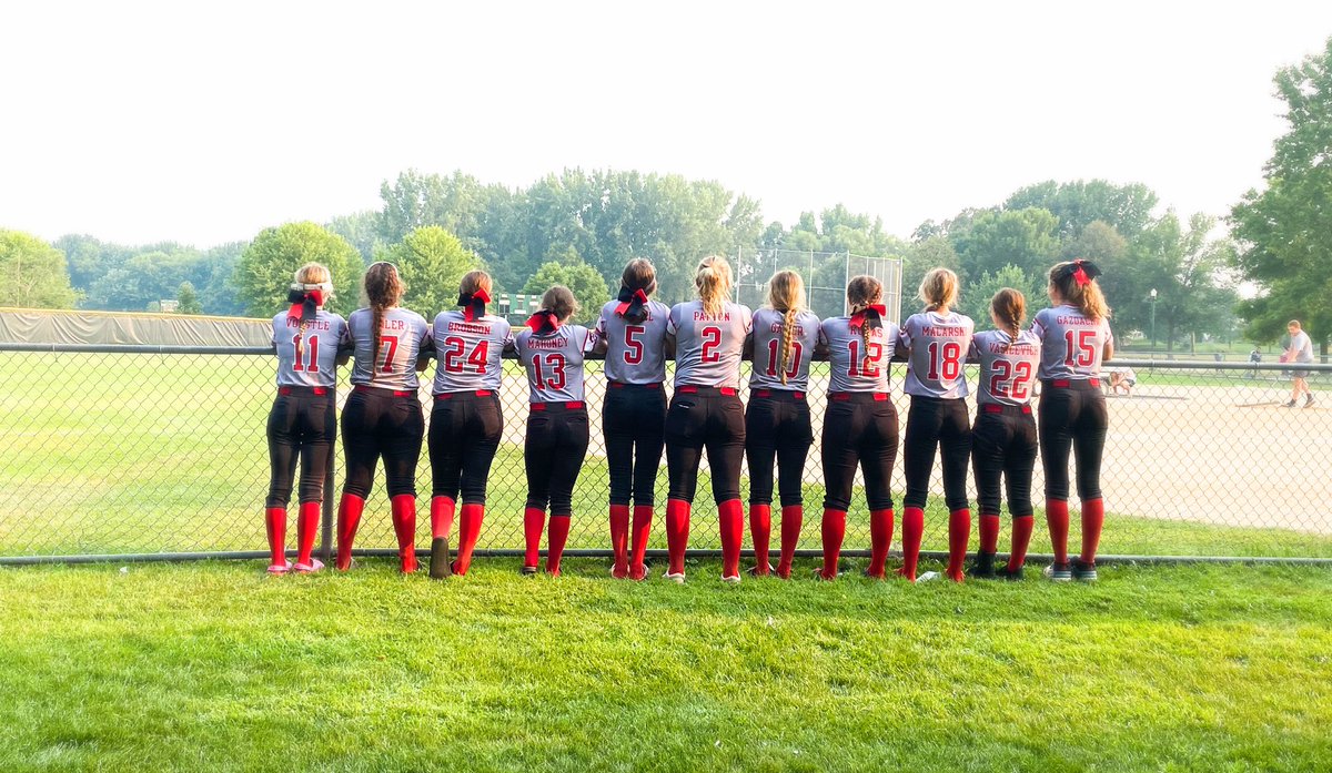 hanaadler3's tweet photo. BIG THANK YOU to these girls.  We battled all weekend at Nationals! ❤️ all of you!  Will definitely miss those graduating or retiring when we hit the field this September. @lexiemahoney @mamalarski3 @HannaVoegtle @windycityrage @mikaylavasilev1 @katelyngaz @GabrielAdler https://t.co/8OqbUCwlYf