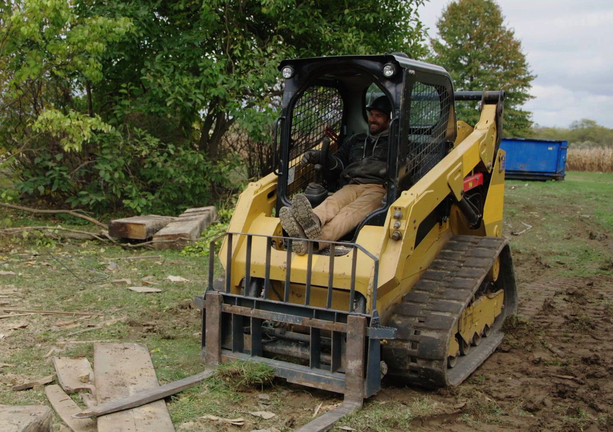 BarnwoodTV's tweet photo. It’s a great day for some Barnwood Builders 📺✨! Sit back, relax, and enjoy some of your favorite episodes starting at 8/7c TONIGHT on DIY! 🚜🪵✨
•
•
#barnwoodbuilders #diynetwork #sundayfunday #sitbackrelaxandenjoy #oldiesbutgoodies https://t.co/BmRgJUtPfQ