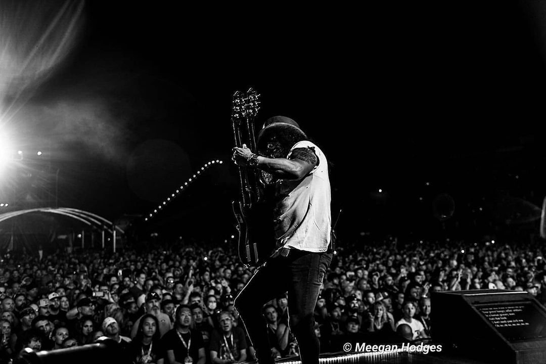 SlashArmy_ARG's tweet photo. Guns N’ Roses en su primer concierto en el 2021 en el Hersheypark Stadium, Hershey, PA 🇺🇸🎩🌹🤘🏻. 31/07/21

#GNR #GnFnR #Slash #AxlRose #DuffMcKagan #GNRinHershey #RnFnR #Gibson #GNR2021

📸: Meegan https://t.co/3f31saWFjl