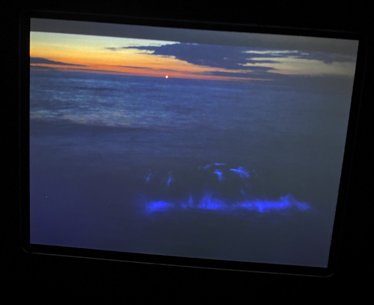 RSVerspoor's tweet photo. Capturing the bioluminescent plankton in Anglesey with @RVerspoor 😍 #Beach #DayTrip #BOCShot https://t.co/G11Sl3vVz2