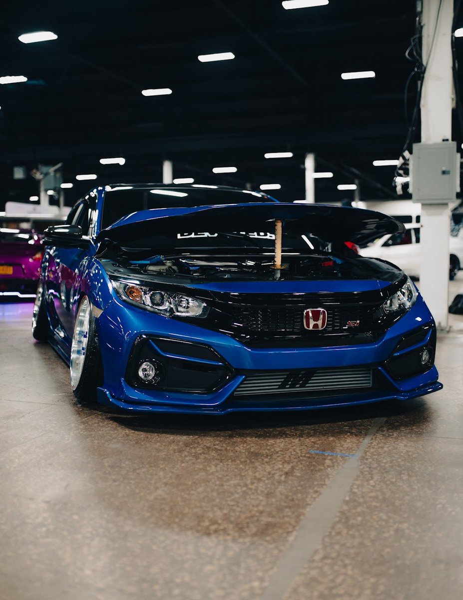 newyin_'s tweet photo. not only did i meet dustin williams at tunerevo but i was also one of his booth cars and he signed my dash 😩 what a weekend https://t.co/gPvkirMsQ5