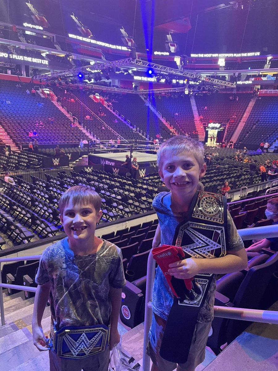 TC_Sprinkles's tweet photo. First time at WWE #WWEDetroit https://t.co/tcrIZ95FI1
