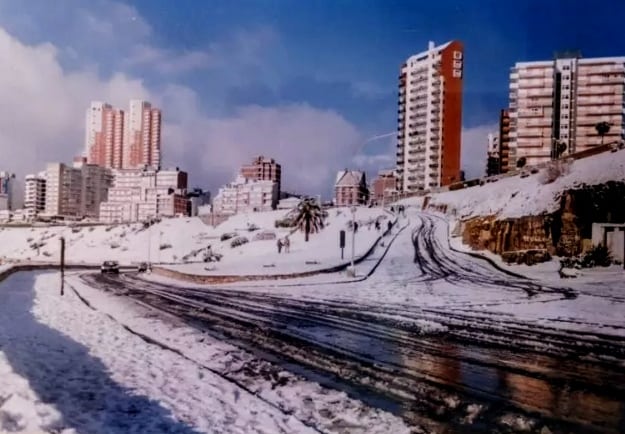 #Efemérides #Nevadas 🔎

Hoy se cumplen 30 años de una de las más históricas nevadas en la ciudad de #MarDelPlata dejando al balneario de la #CostaAtlantica pintada de blanco ❄️