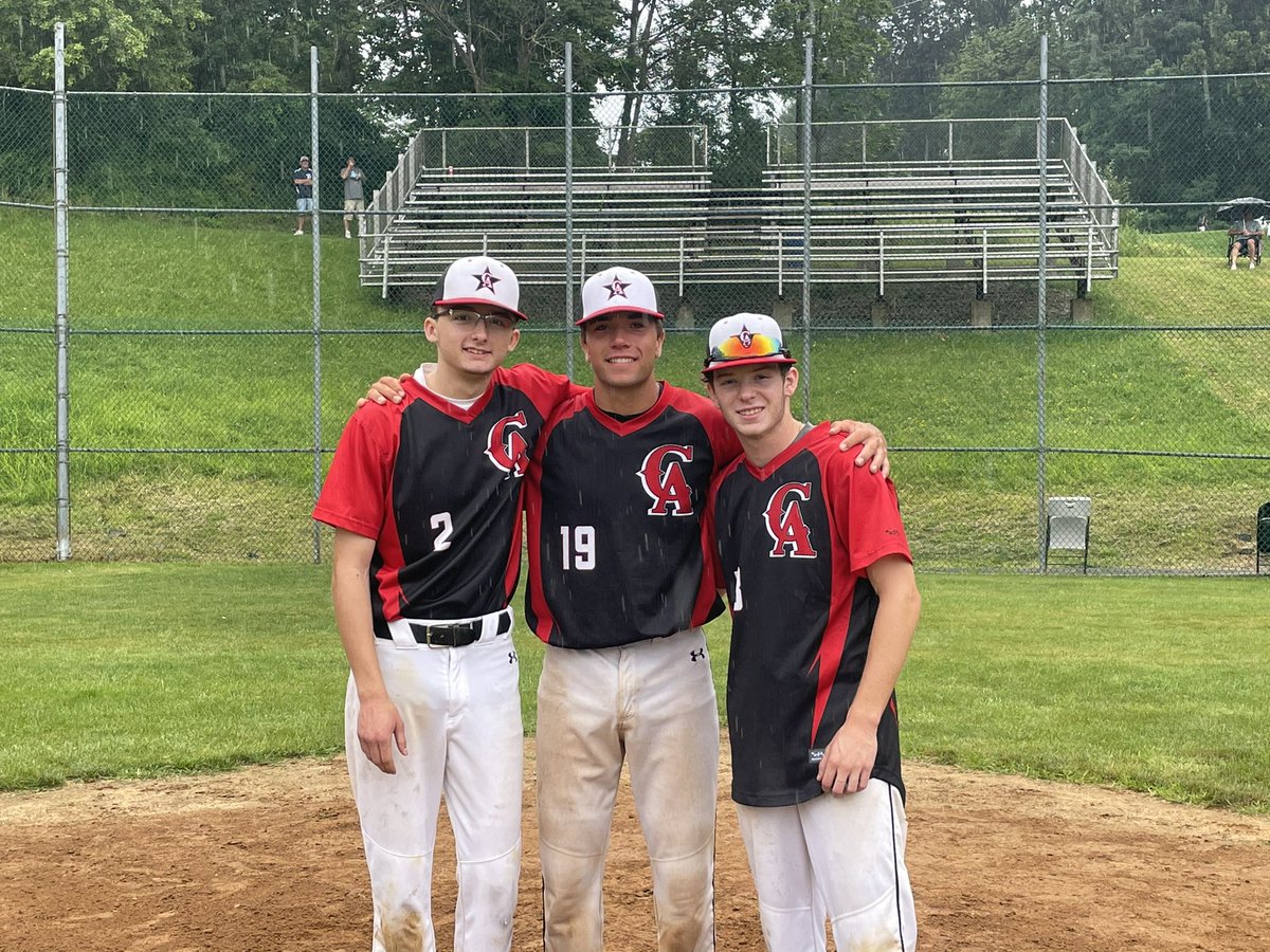 TrainAtTheCage's tweet photo. Great day for our Prospects, sweeping 3 Showcase games to finish off another great season and they got to do it with these 3 Seniors  !! Will always be out first 3 to finish off their travel careers with us ! Thank you @KaiKruk13 @justinkilyk @john41256869 https://t.co/DSCuvYEi0Z