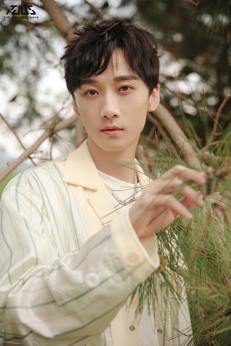 npomvtt's tweet photo. O T.U.B.S (The Untamed Boys), formado por atores do drama chinês "The Untamed", lançou o MV da música "Still The One". Além do vídeo, o quarteto anunciou o nome do fandom: SHANZI; e as cores serão "roxo coração" e "violeta vívido".

#TUBS #TUBS_StillTheOneMV https://t.co/0LPVYyQJJk