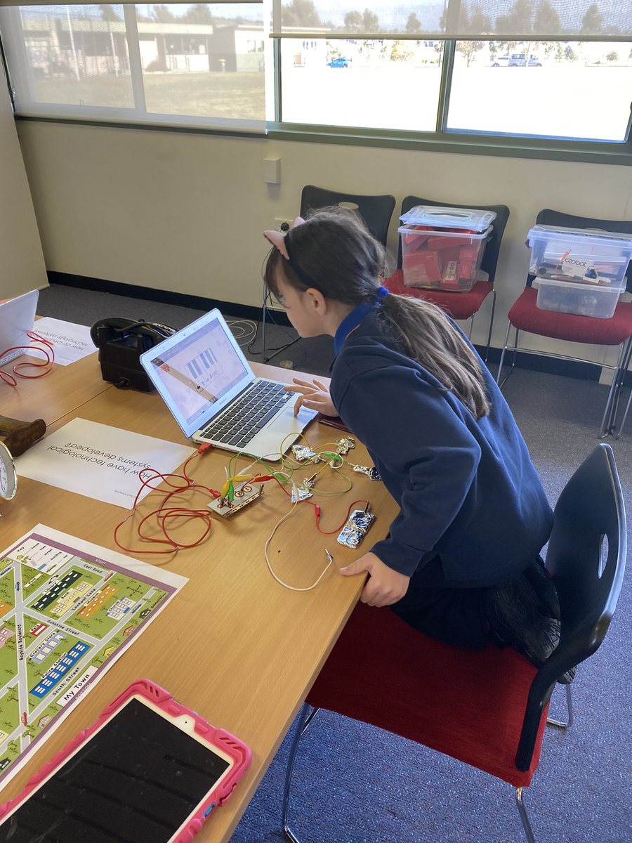 MissRiolo's tweet photo. Today in 4B we are exploring provocations about our CBL big idea Systems! 🔌🎥📲🔭 @AitkenCreekPS https://t.co/DzADNkti83