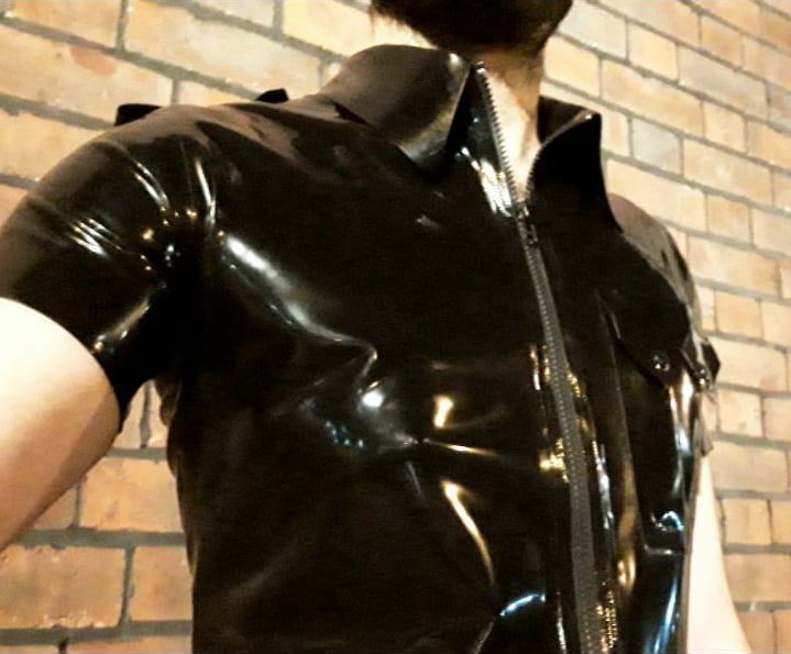 ant_rubber's tweet photo. Our for a little walk in #Latex.

#latexinpublic #latexboy #latexfashion https://t.co/zbqJYfzl2m