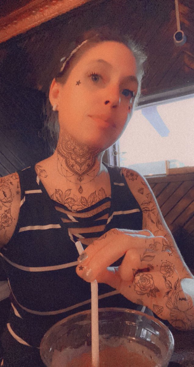 BombaJennifer's tweet photo. Guess who survived GNR and I doubted him. Shame on me! 😂 #SundayFunday #cousins I’ve also learned I look good in tattoos. Lol! I have none. #cleanslate Hello August! https://t.co/O7piUqpwoS