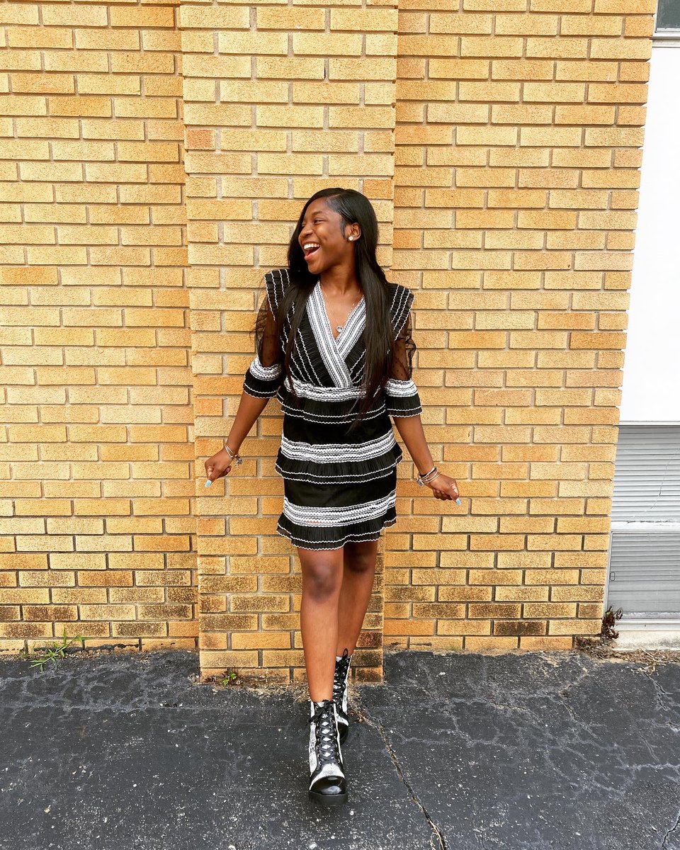 Robrianna14_'s tweet photo. i can’t afford to be distracted. 🔙🔛🔝

 📸 : @zion14_ 🖤 

#FASHION #MODEL #THEBRIEXPERIENCE #BlackGirl #ChurchGirl #BRIINSPIRED https://t.co/Rly2Zioba2