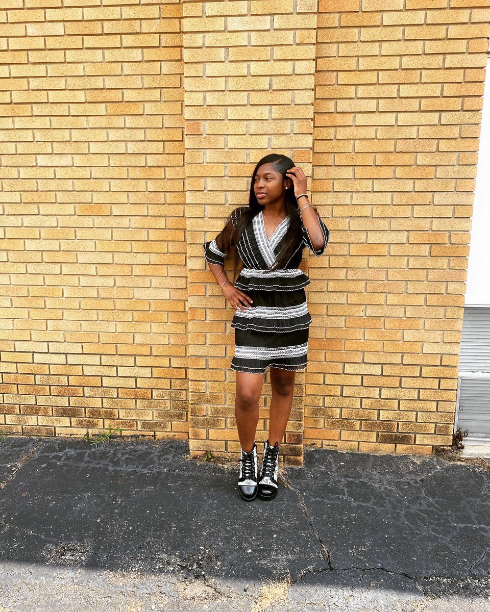 Robrianna14_'s tweet photo. i can’t afford to be distracted. 🔙🔛🔝

 📸 : @zion14_ 🖤 

#FASHION #MODEL #THEBRIEXPERIENCE #BlackGirl #ChurchGirl #BRIINSPIRED https://t.co/Rly2Zioba2