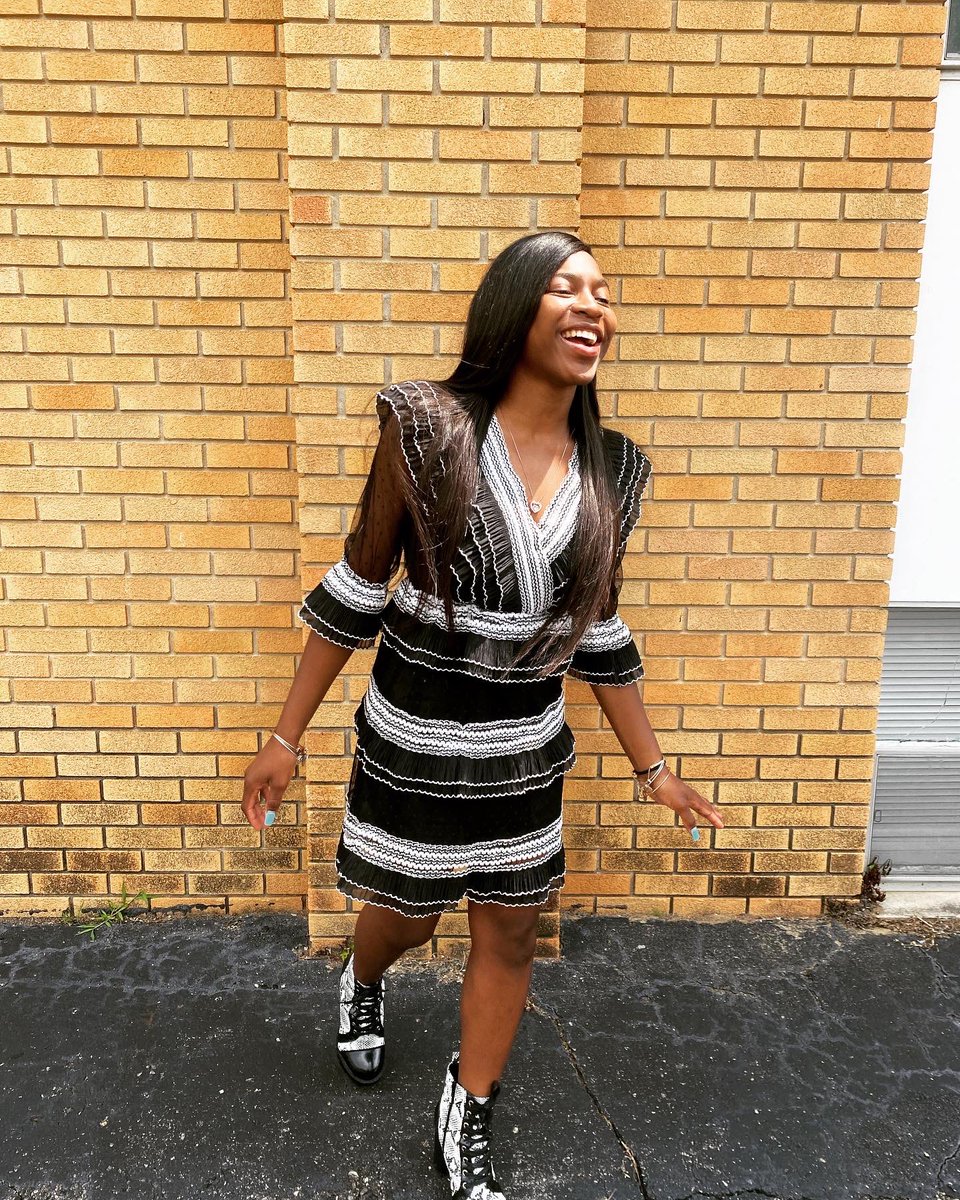 Robrianna14_'s tweet photo. i can’t afford to be distracted. 🔙🔛🔝

 📸 : @zion14_ 🖤 

#FASHION #MODEL #THEBRIEXPERIENCE #BlackGirl #ChurchGirl #BRIINSPIRED https://t.co/Rly2Zioba2
