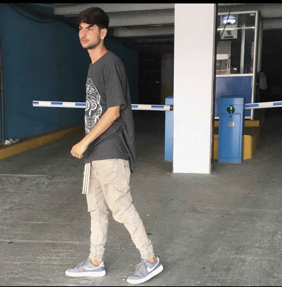 Por favor solo le pido que no dejen pasar este twitt por alto y le den rt !! <a href="/soy_armanditoo/">Armandito Sardiñas 🇨🇺</a>  es un buen muchacho y no se merece estar donde esta !!! Fue el pero pude a ver sido cualquiera de nosotros !! Por favor #freearmandito 🙏🏻🙏🏻🙏🏻