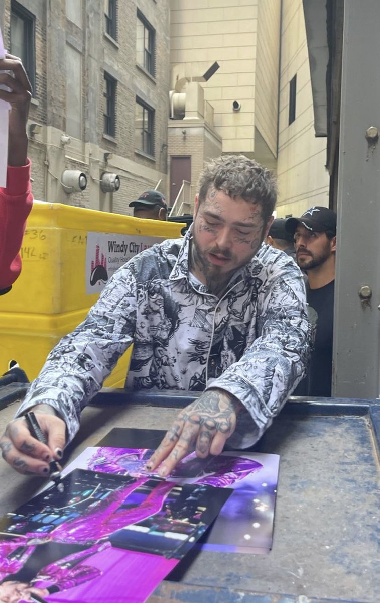 almondblondies's tweet image. HES SO SWEET 😭😭💗