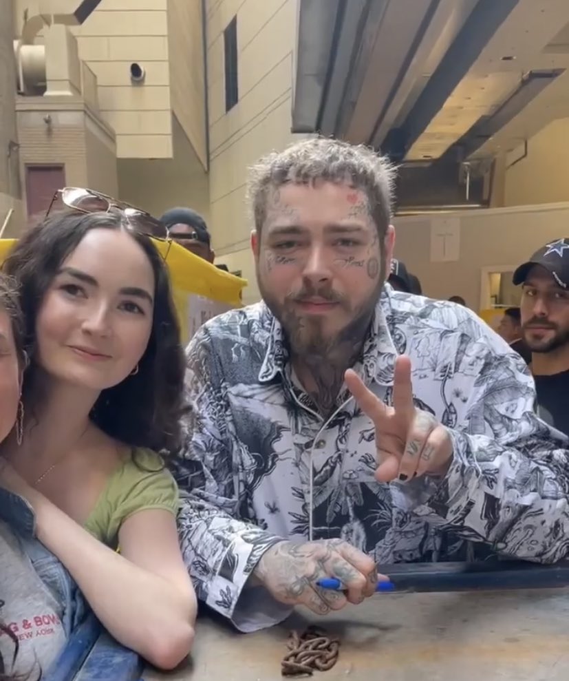 almondblondies's tweet image. He’s such a sweetheart