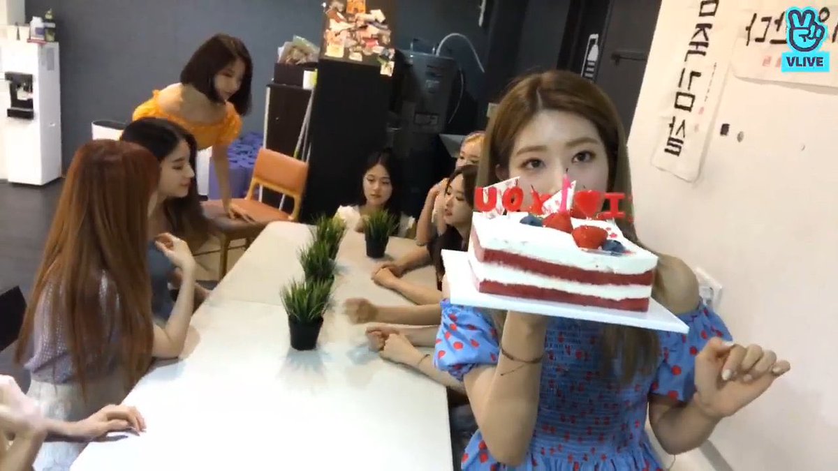 regularcherry's tweet image. 🕹/ e v e n t ! 

#MOOBIUSPEDAYEAR + #HAPPYMOOBIUSDAY 

Entusiasta de mis mujeres @moobiustheworld! Felicidades por su año y por derrochar talento las 24/7.

Le mando un besito a minami best girl