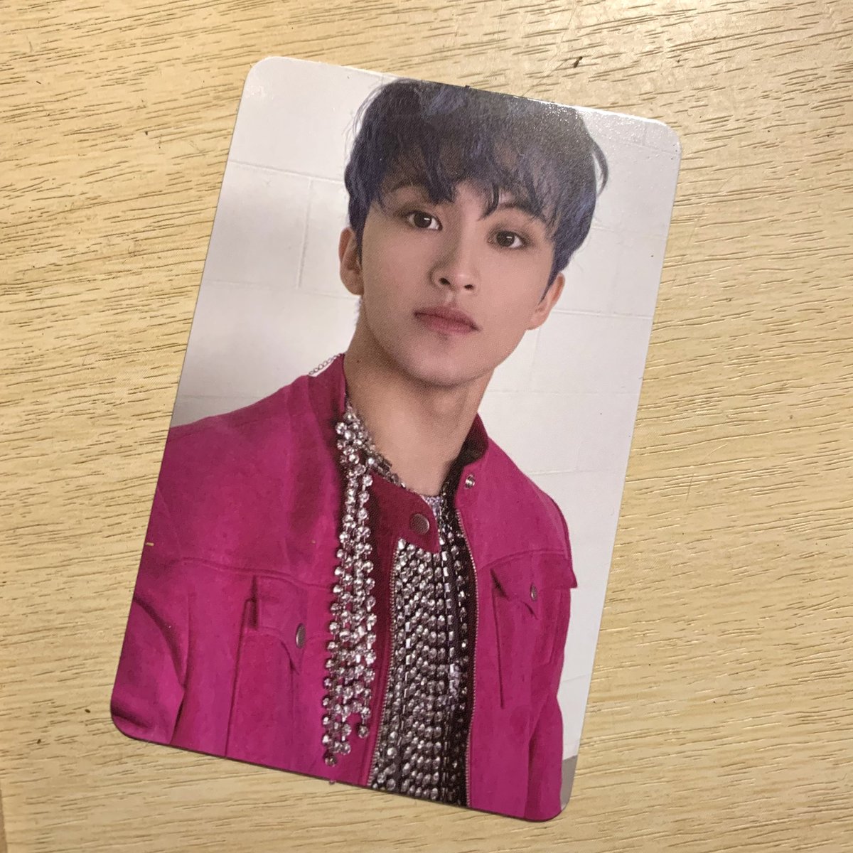 แจก 🍉การ์ดมาร์ค chilling ver. ขอคนไม่ซีเรื่องรอยทับการ์ดบางๆพร้อมรับไปดูแลเพราะแจกฟรีค่ะ รีเลย เดี๋ยวว่างๆสุ่มละแท็กเรียกค่าาา  แท้แน่นอนพึ่งแกะออกจากบั้มค่าพส. #OnYour23rdMark #HappyMarkDay
#스물셋_온유어마크_겟셋고