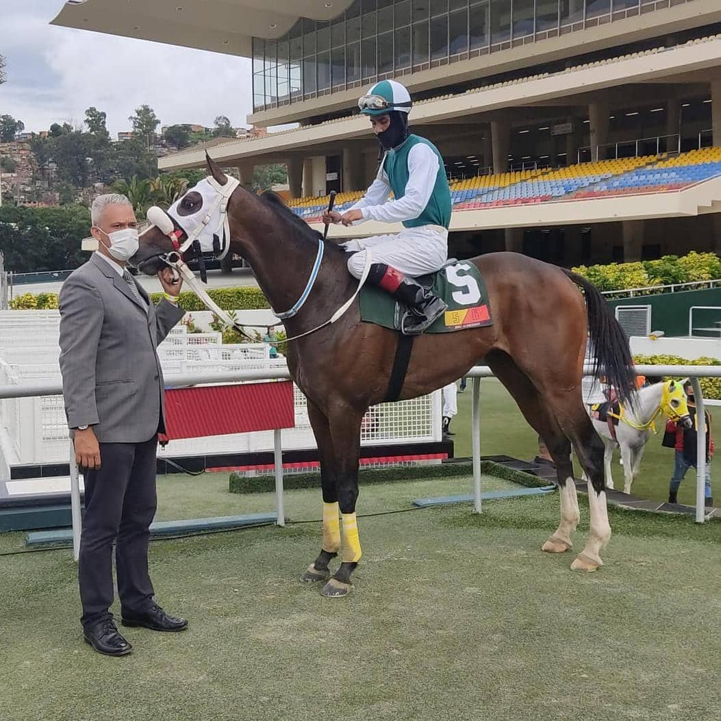 usainrunner's tweet image. Toda la Gloria sea para Dios .. Arriba "KRATOS" Todos los q trabajan en la cuadra 18 a mi pana CHELLY y a mi hermano querido Luis Gómez Dios los bendiga.