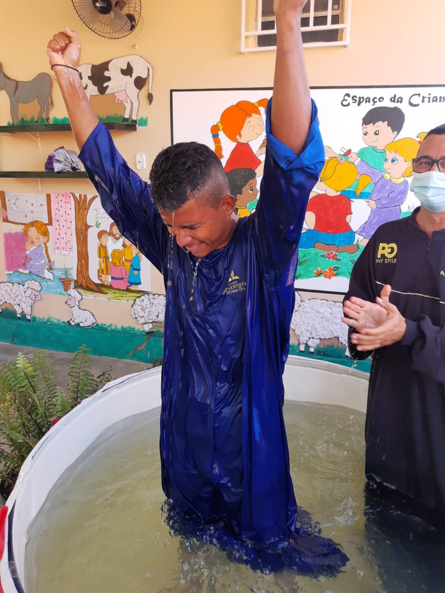 Uma alegria que brota não só de dentro mas do alto! Uma demonstração clara da alegria de alguém que alcançou a maior vitória de sua vida, o encontro com Cristo! #VitoriaEmCristo