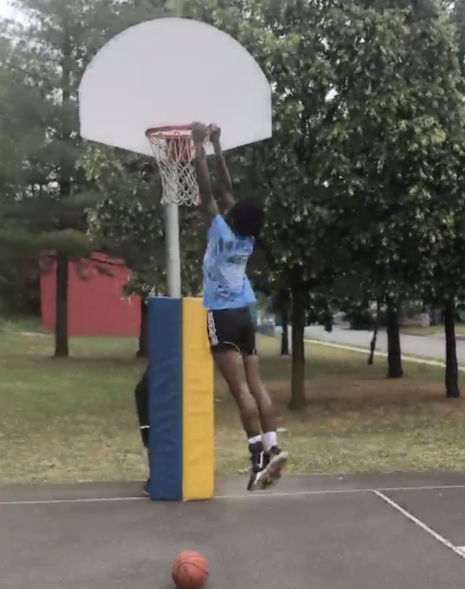 ushoops's tweet photo. 😲Sometimes it's as if @tabbie777 can #Fly.  But it's all about #Timing &amp; #QuicknessOfJump
🏀Jumping Height is overrated

1 time she lost tip: @RoseClassic in her very 1st Game. She jumped up &amp; Grabbed it! #SillyRules🤔

@ShaneLaflin @coachsasha10 @CGBR27 @ASGR1995 @GthingBBall https://t.co/96SLYaPAWp