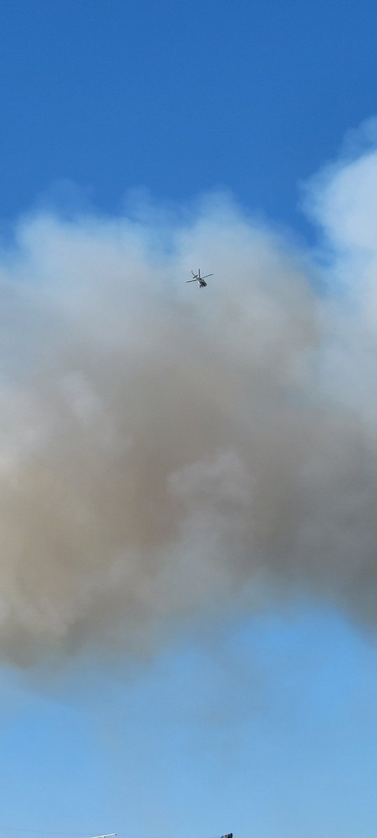 CityCynic's tweet photo. View of the #SantaFeDam fire in #Irwindale from the 210. #sgv @SGVTribune @KTLA @KCBSKCALDesk https://t.co/RIPH4Q7Gv7