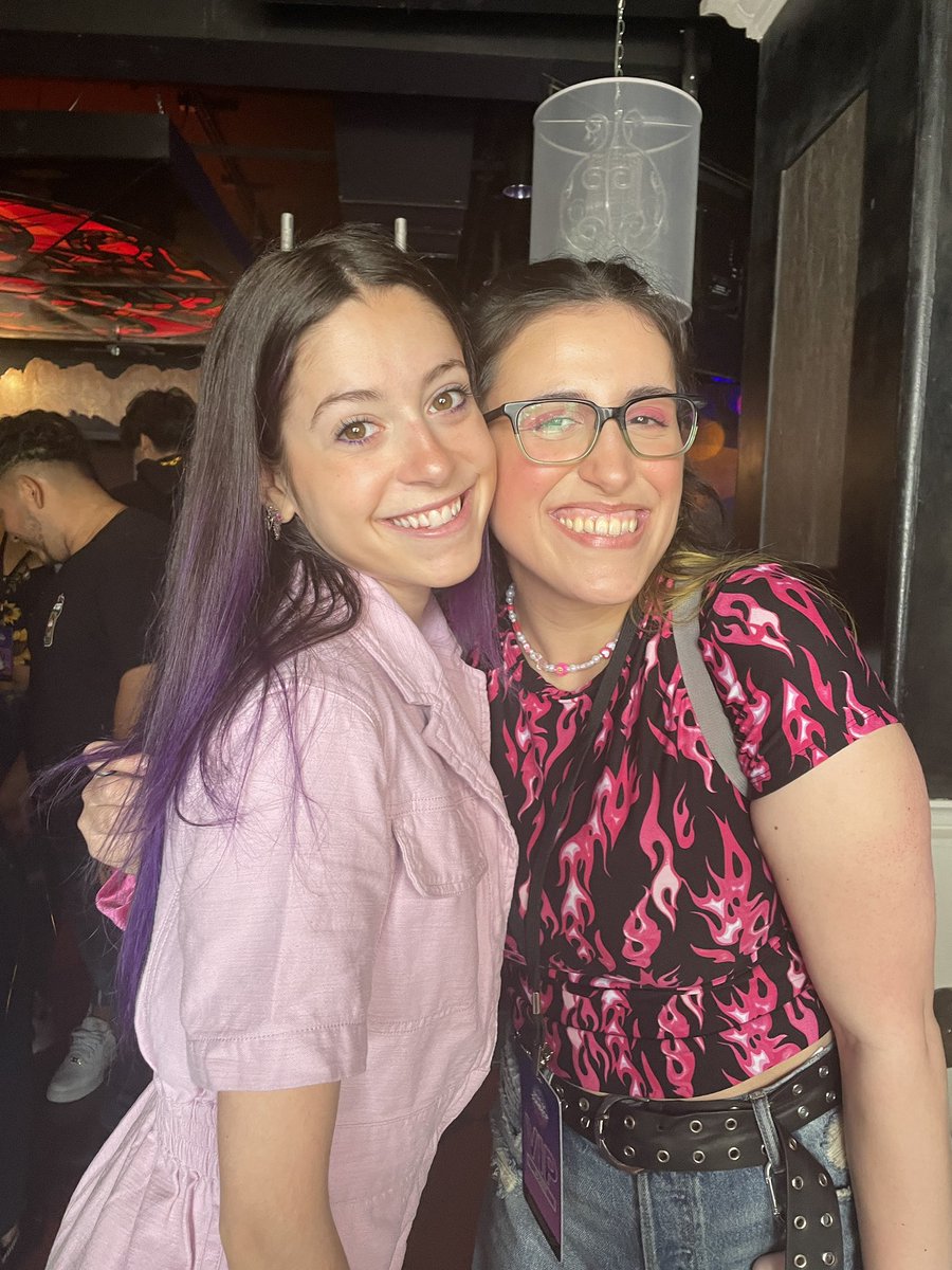 rileyjaenunes's tweet photo. my bae! 💜 @ashnewman01 https://t.co/90GjlSH6J1