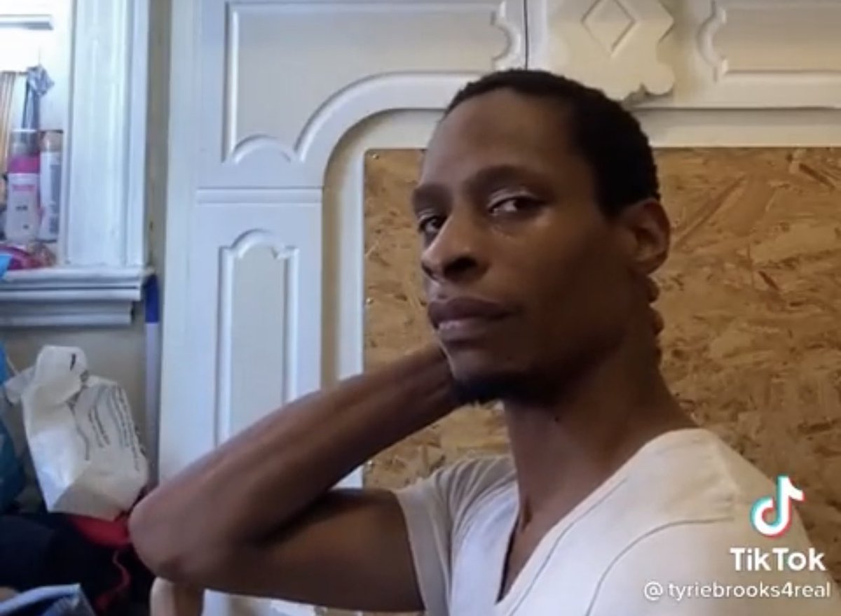 When yk he lying but you starting to not give a fuck so you just look at him like this: